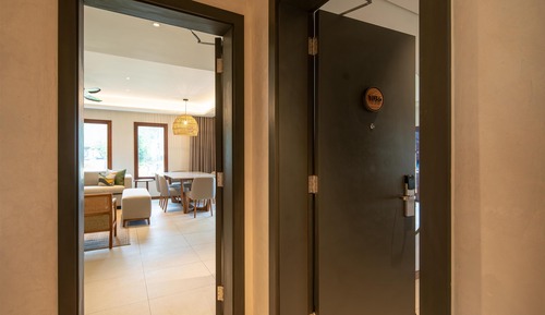 Family Room, Connecting Rooms