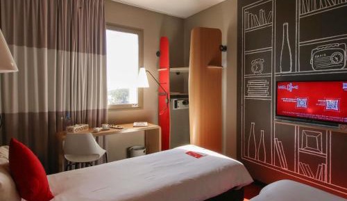 Standard Room with 2 Single Beds