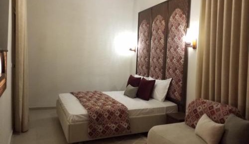 Deluxe Room (2 Adults + 1 Child)