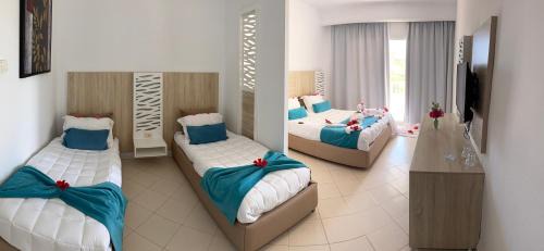 Family Room with Garden View
