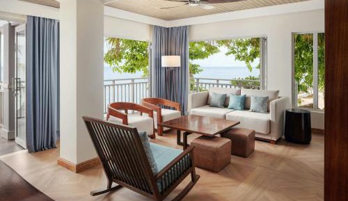 Peninsula Balcony Suite