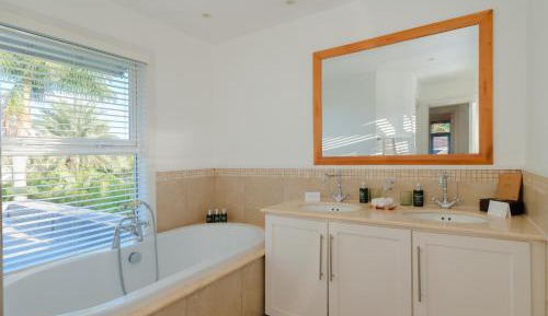 Four-Bedrooms Pool Villa
