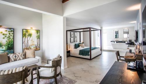 Junior Suite with Bathtub