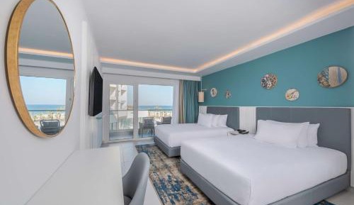 One-Bedroom Queen Suite with Two Queen Beds and Partial Sea View