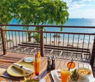Oceanfront Luxury Pool Suite with Heated Pool & Hammam