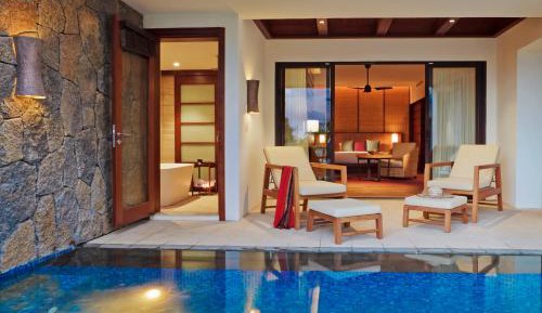 Luxury Pool Suite with Heated Pool & Pool View
