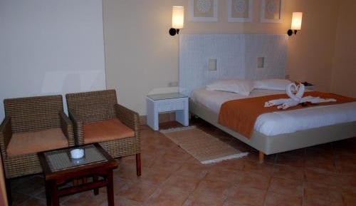 Family Room (2 Adults + 2 Children)