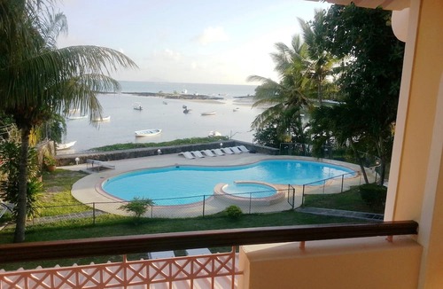 Grand Gaube Villa | Beachfront Family Bungalow With Pool and top View - by Feelluxuryholidays