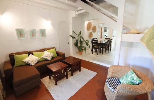 Blue Bay House | Chantauvent Guesthouse