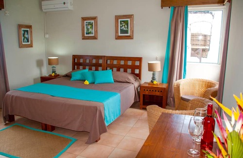 Blue Bay House | Chantauvent Guesthouse
