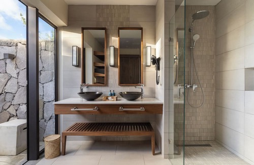 Coromandel Hotel | Constance Tekoma. Rodrigues