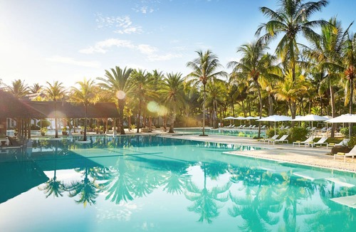 Balaclava Resort | The Ravenala Attitude