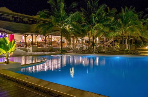 Blue Bay Hotel | Le Peninsula Bay Beach Resort