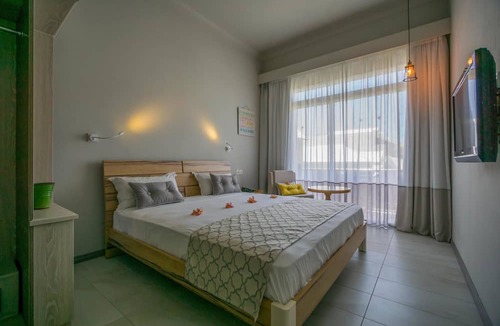 Blue Bay Hotel | Le Peninsula Bay Beach Resort