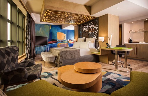 Ebene Cyber City Hotel | Hennessy Park Hotel