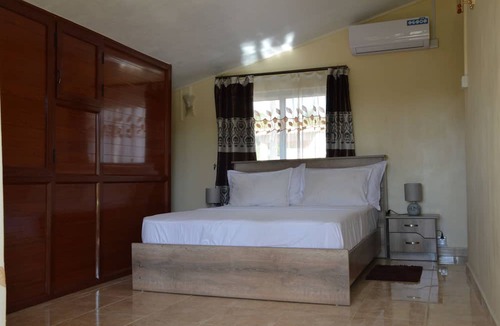 Grand River South East House | Riverside Holiday Home