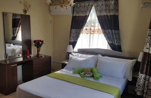 Grand River South East House | Riverside Holiday Home