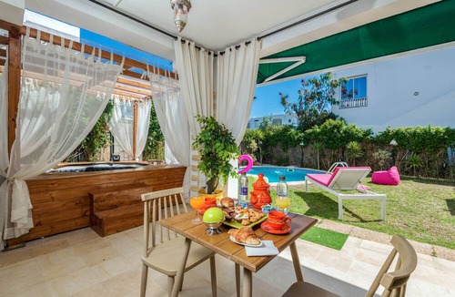 Hammamet House | Have breakfast by the pool every day