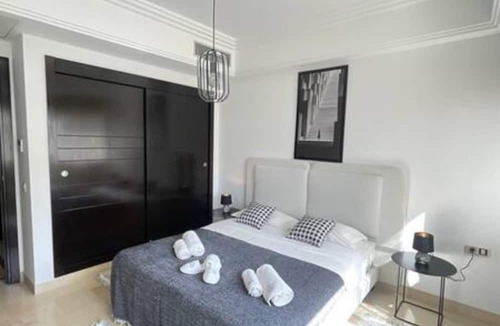 Les Berges Du Lac II Apartment | Black White Modern Spacious