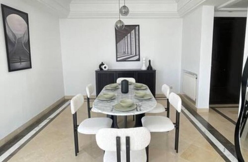 Les Berges Du Lac II Apartment | Black White Modern Spacious