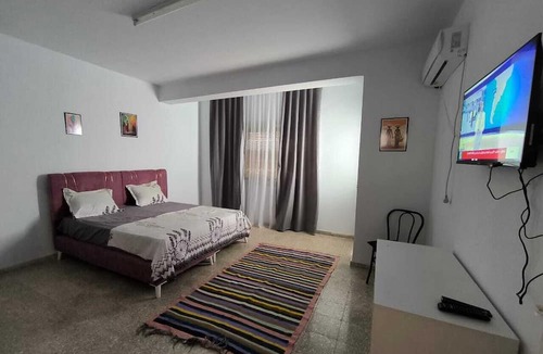 Pic ville Apartment | Charming 3-bedroom Apartment in Cité Habib, Sfax, Tunisia With TV and AC 🌿