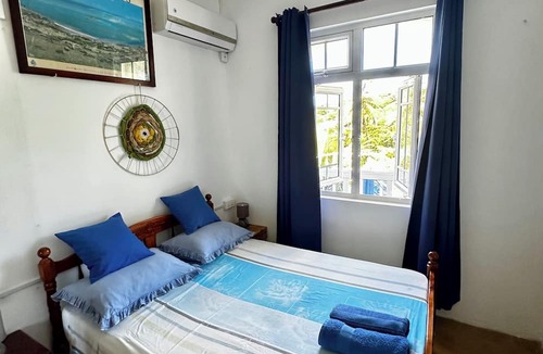 Coromandel House | La Villa Allamanda
