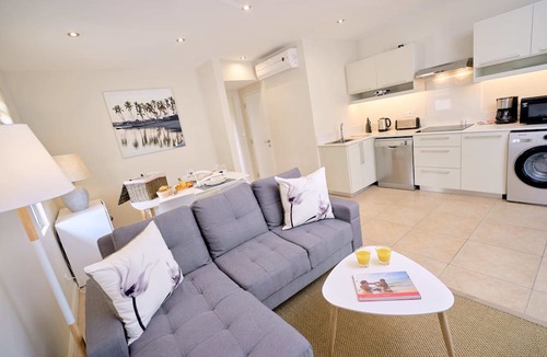 Pointe aux Biches Apartment | Bon Azur Beachfront Suites & Penthouses with LOV