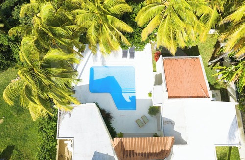 Blue Bay House | Elegant Villa Blue Baie, private pool, a 3-minute walk from Blue Bay Beach