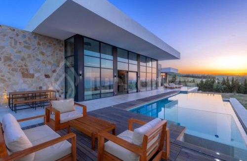 Aousja Villa | La Baie de Leo, Metline , Infinity Pool, Sauna & Spa