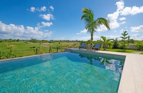 Mont Choisy Villa | Luxury Oasis with Infinity Pool & Golf Course View