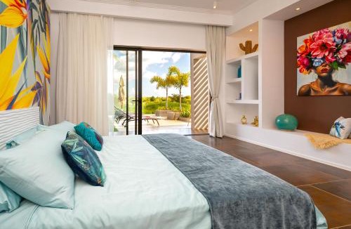 Mont Choisy Villa | Luxury Oasis with Infinity Pool & Golf Course View