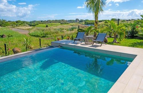 Mont Choisy Villa | Luxury Oasis with Infinity Pool & Golf Course View