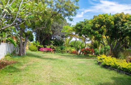 Grand Gaube Apartment | Charming apartment in Grande Gaube with shared pool
