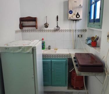 Sqanes Apartment | Studio climatisé près de la mer et aéroport