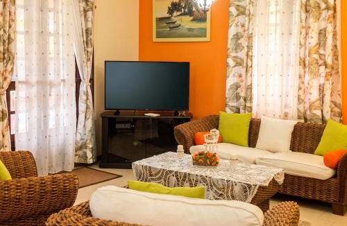 La Gaulette Villa | Welcoming villa with sea, mountain, and garden views