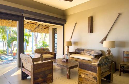 La Mivoie Villa | Beachfront Villa with Pool & Sunset Views