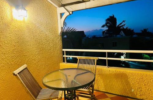 Albion House | Secure villa in a quiet garden with pool
