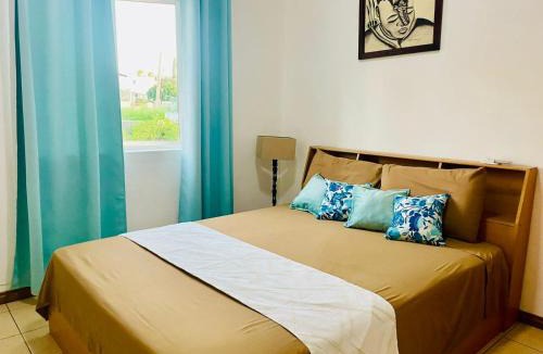 Albion House | Secure villa in a quiet garden with pool