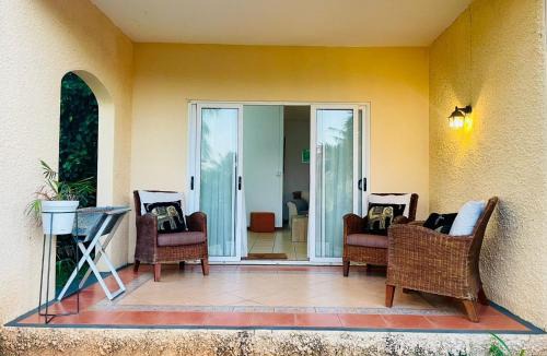Albion House | Secure villa in a quiet garden with pool