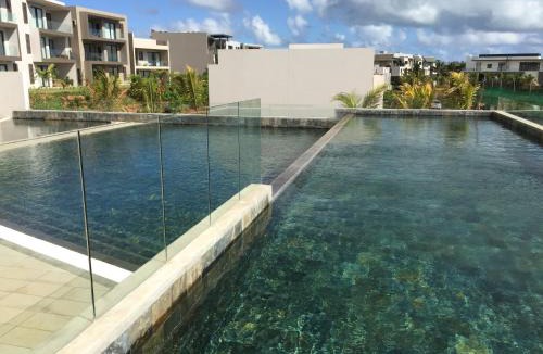 Roches Noires Apartment | Azuri Appartement De Luxe & Pool