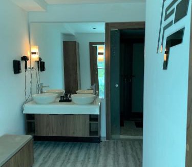 Les Berges Du Lac II Apartment | سكاي لاين سويت