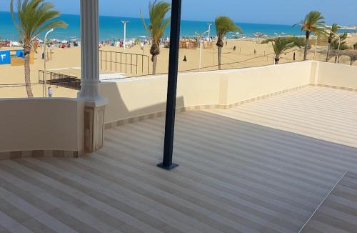 Raoued House | Blue View Rooftop - Gammarth , Pieds dans l'eau, Terrasse panoramique face à la mer