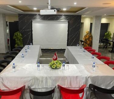 Bab Bhar Hotel | Le Parisien Tunis