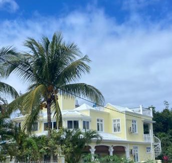 Blue Bay House | Bella Guesthouse Charming Beachfront Stay
