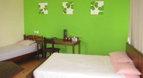 Tombeau Bay House | Le cactus guesthouse