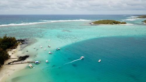 Blue Bay House | Bella Guesthouse Charming Beachfront Stay