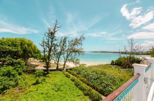 Blue Bay House | Bella Guesthouse Charming Beachfront Stay