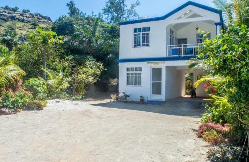 Coromandel House | La Villa Allamanda