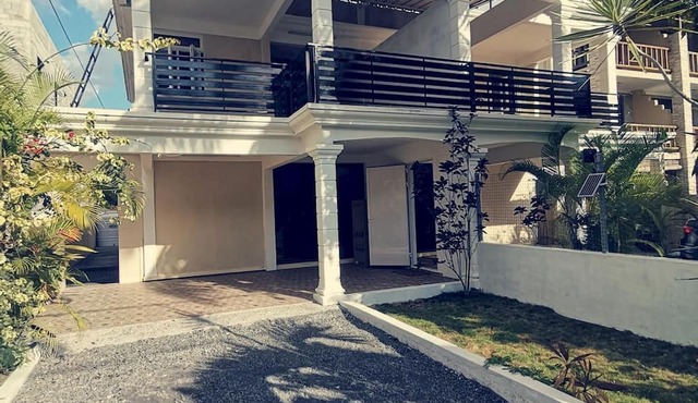 3-bedroom Duplex Seaview Beach Access Flic en Flac