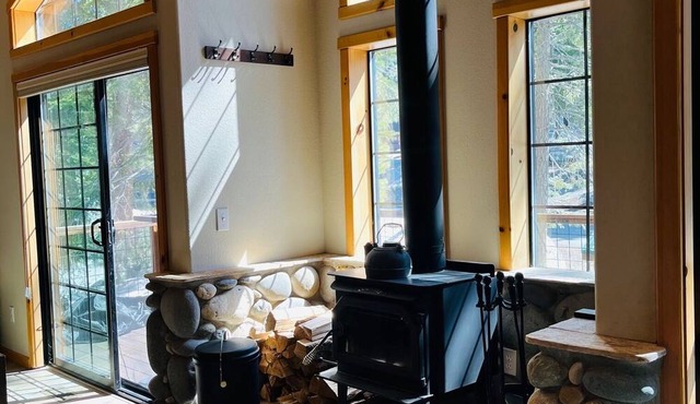 Tahoe Donner Chalet Truckee - Remodeled, Amenities Galore, Near Lakes and Skiing in Truckee